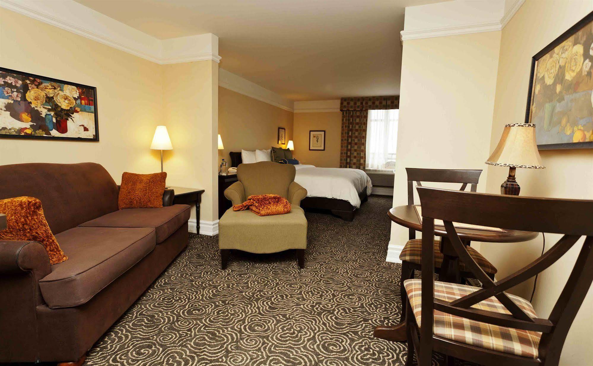 Le St-Martin Hotel & Suites لافال المظهر الخارجي الصورة
